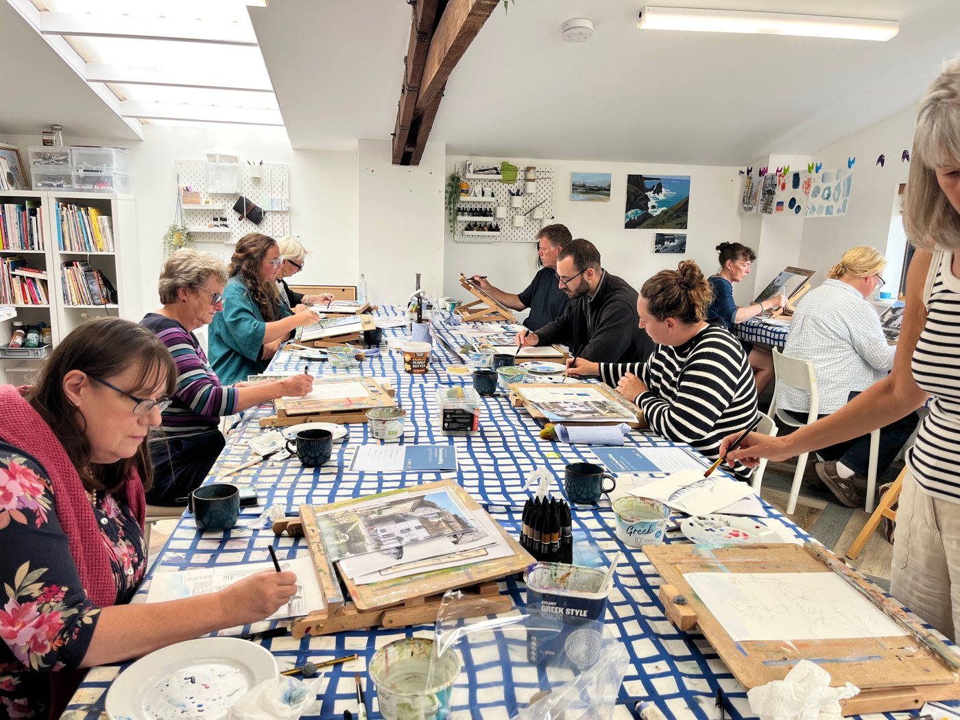 A full room at the last Ink & Wash Travel Journalling session
